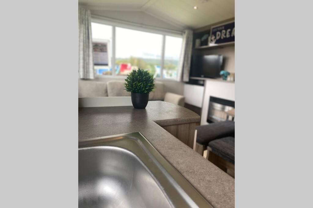 Presthaven Cozy Retreat Apartment Престатин Екстериор снимка